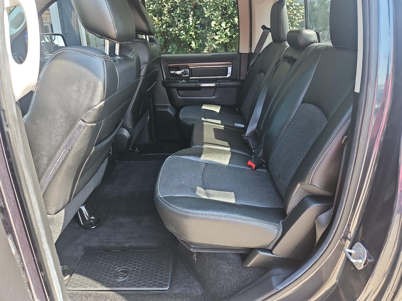 RAM 1500 4WD Crew Cab 140.5" Laramie 2014