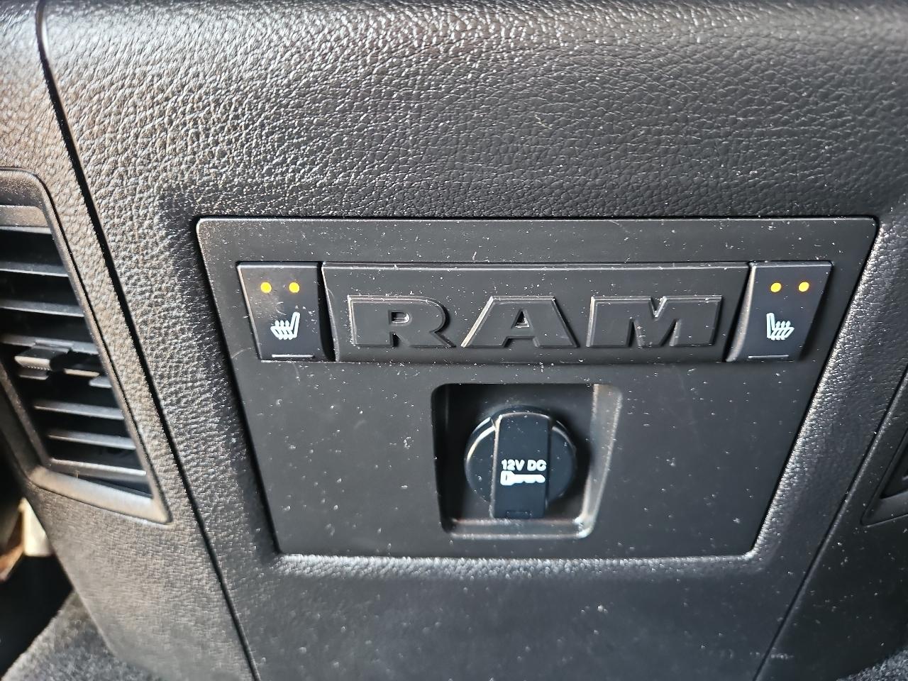 RAM 1500 4WD Crew Cab 140.5" Laramie 2014