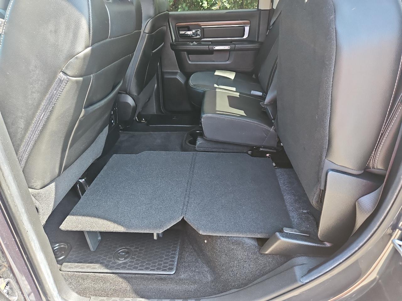 RAM 1500 4WD Crew Cab 140.5" Laramie 2014