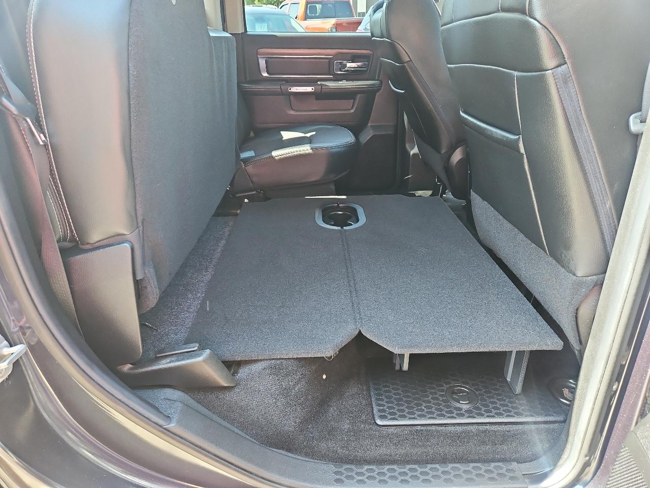 RAM 1500 4WD Crew Cab 140.5" Laramie 2014