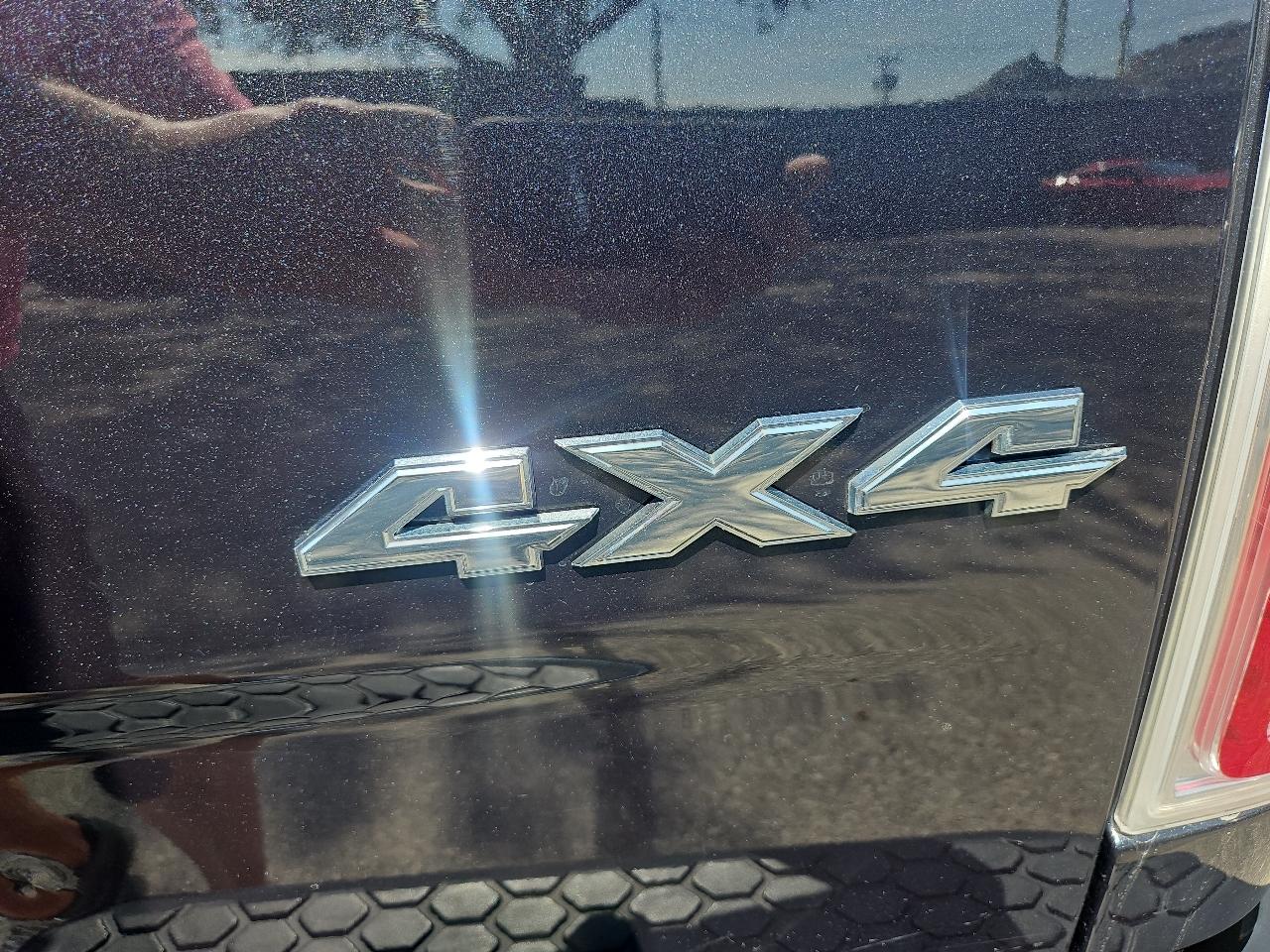 RAM 1500 4WD Crew Cab 140.5" Laramie 2014