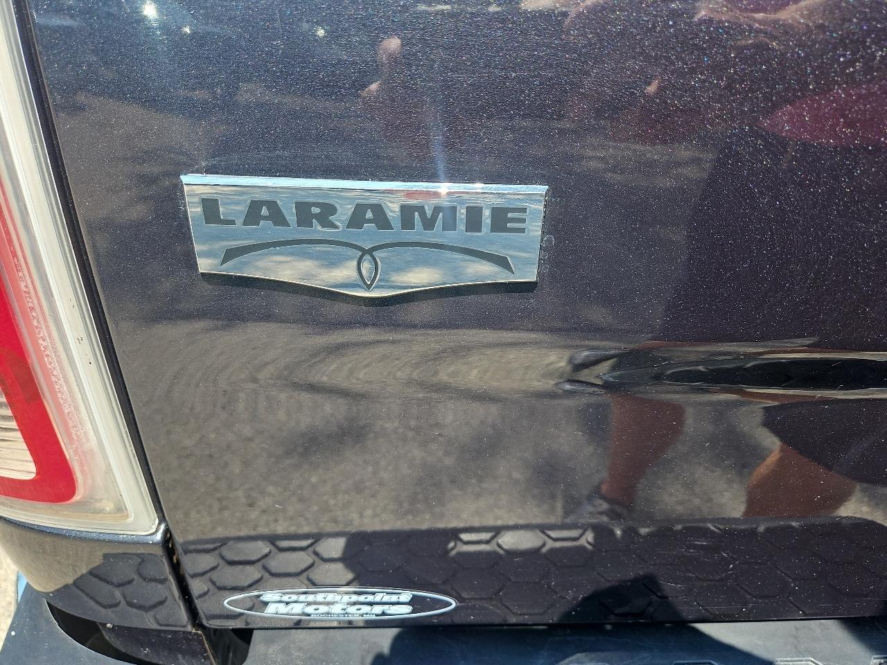 RAM 1500 4WD Crew Cab 140.5" Laramie 2014