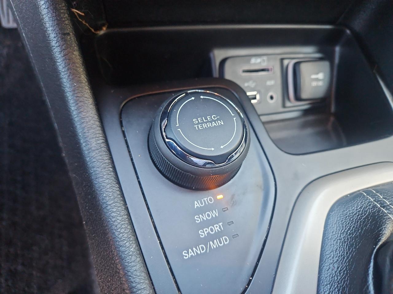 Jeep Cherokee 4WD 4dr Latitude 2014
