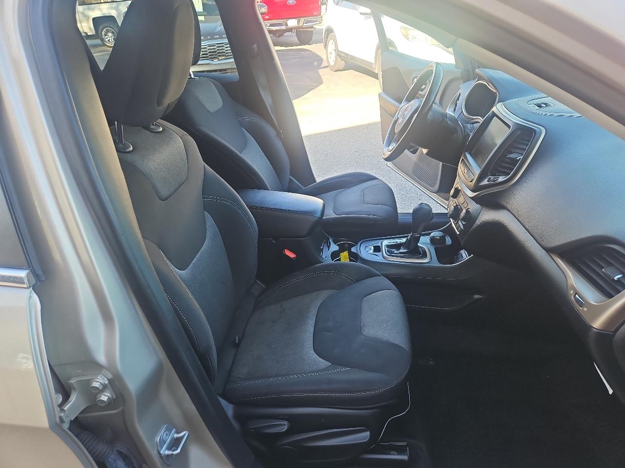 Jeep Cherokee 4WD 4dr Latitude 2014