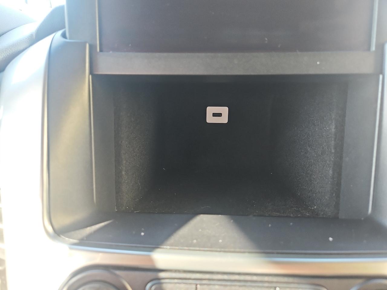 Chevrolet Suburban 4WD 4dr LTZ 2015