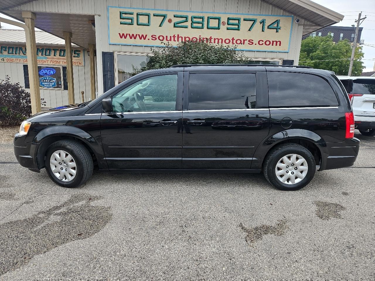Chrysler Town & Country 4dr Wgn LX *Ltd Avail* 2010