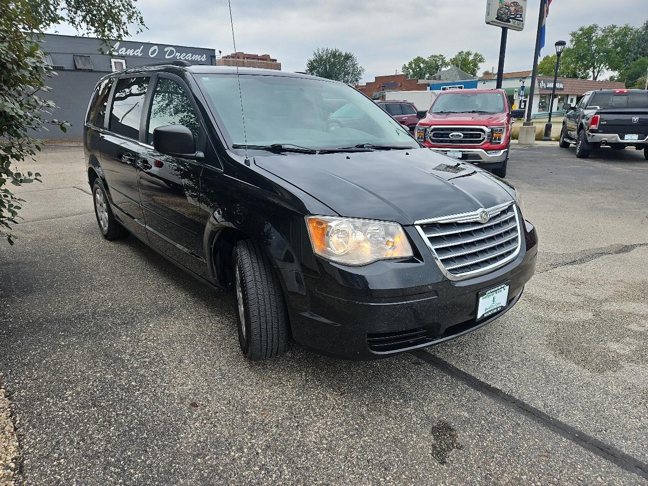 Chrysler Town & Country 4dr Wgn LX *Ltd Avail* 2010