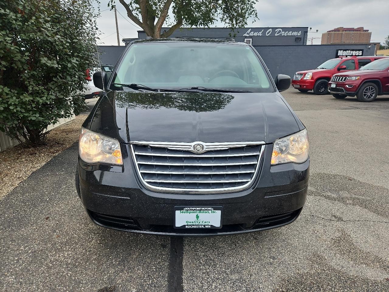 Chrysler Town & Country 4dr Wgn LX *Ltd Avail* 2010