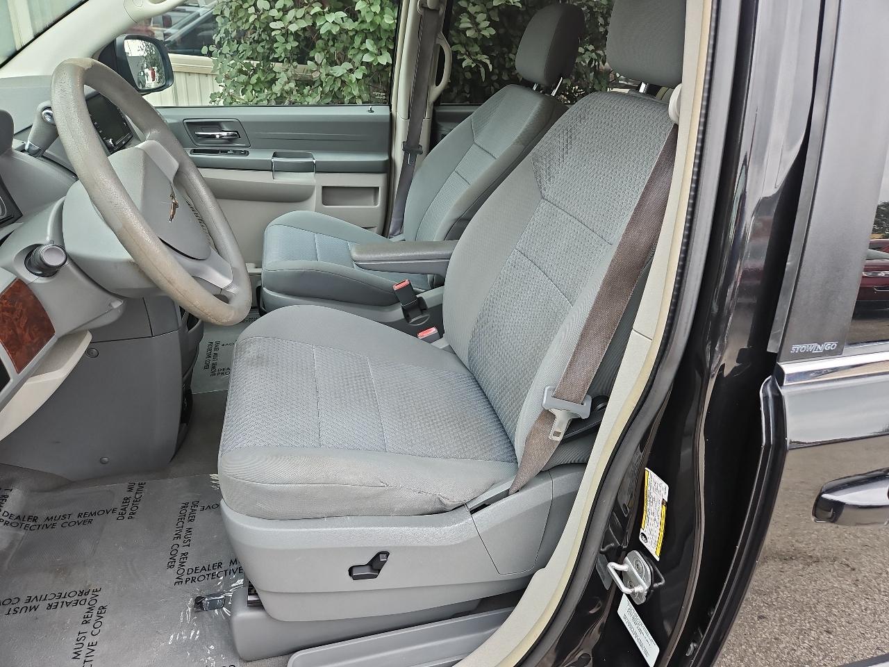 Chrysler Town & Country 4dr Wgn LX *Ltd Avail* 2010