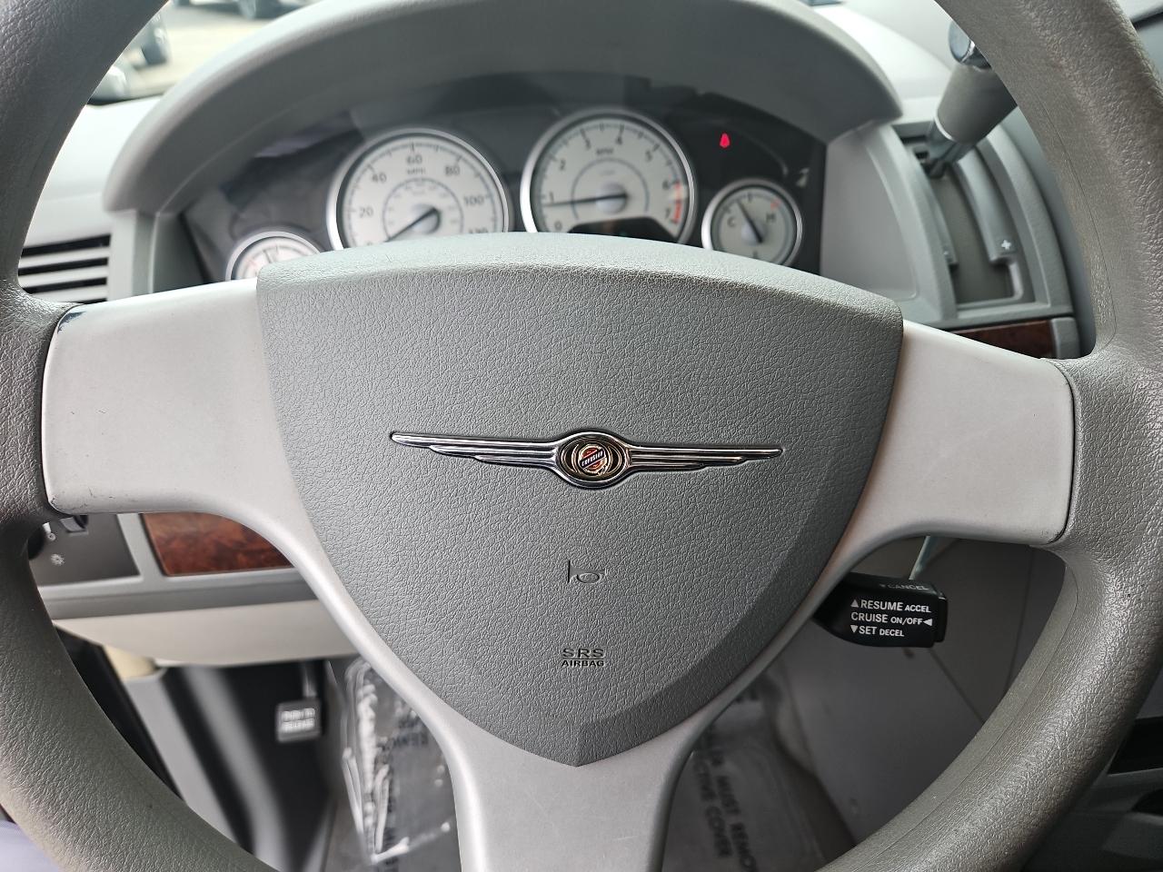 Chrysler Town & Country 4dr Wgn LX *Ltd Avail* 2010