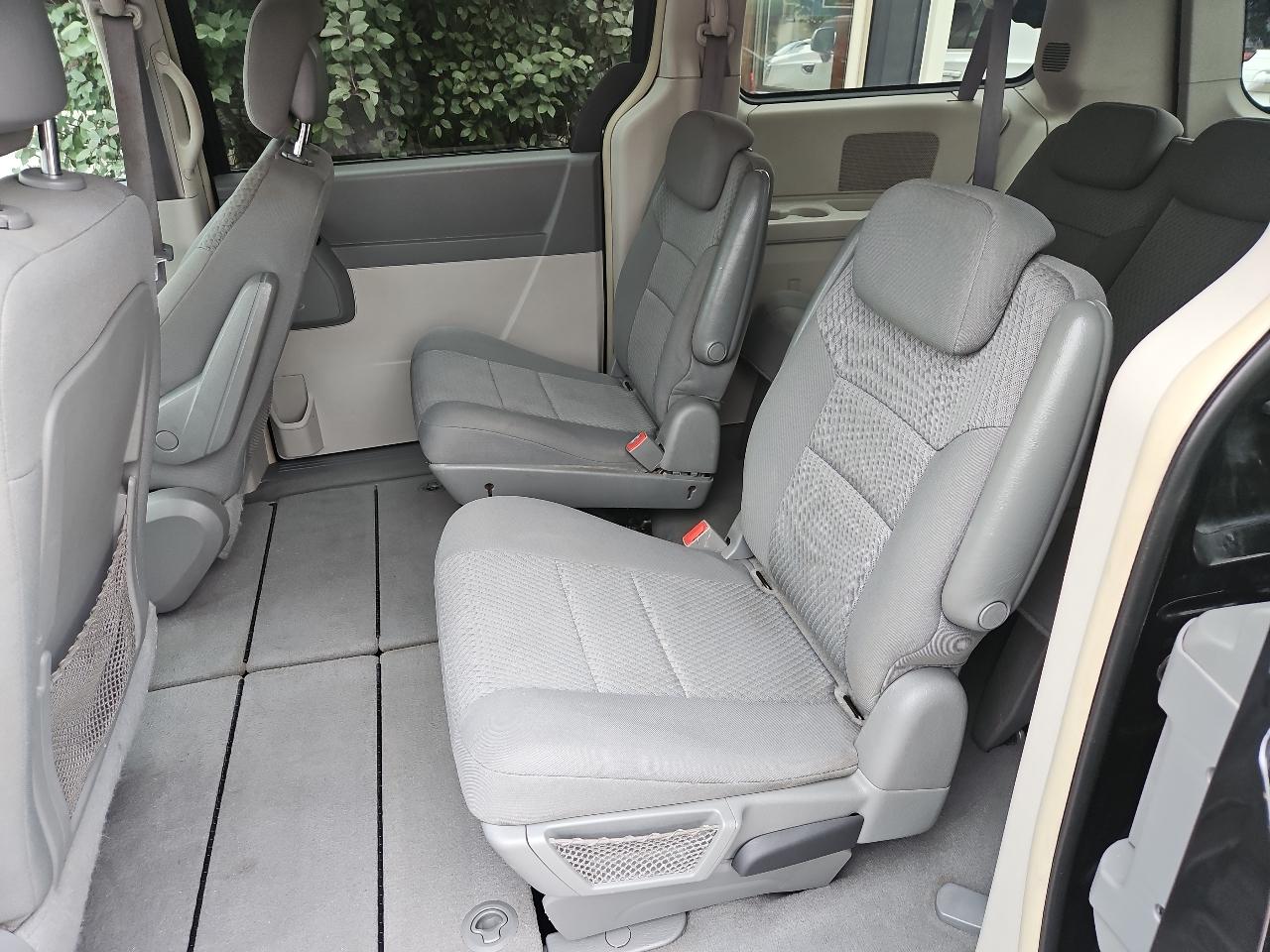 Chrysler Town & Country 4dr Wgn LX *Ltd Avail* 2010