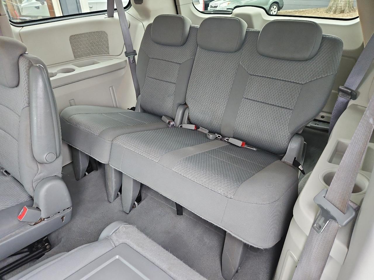 Chrysler Town & Country 4dr Wgn LX *Ltd Avail* 2010