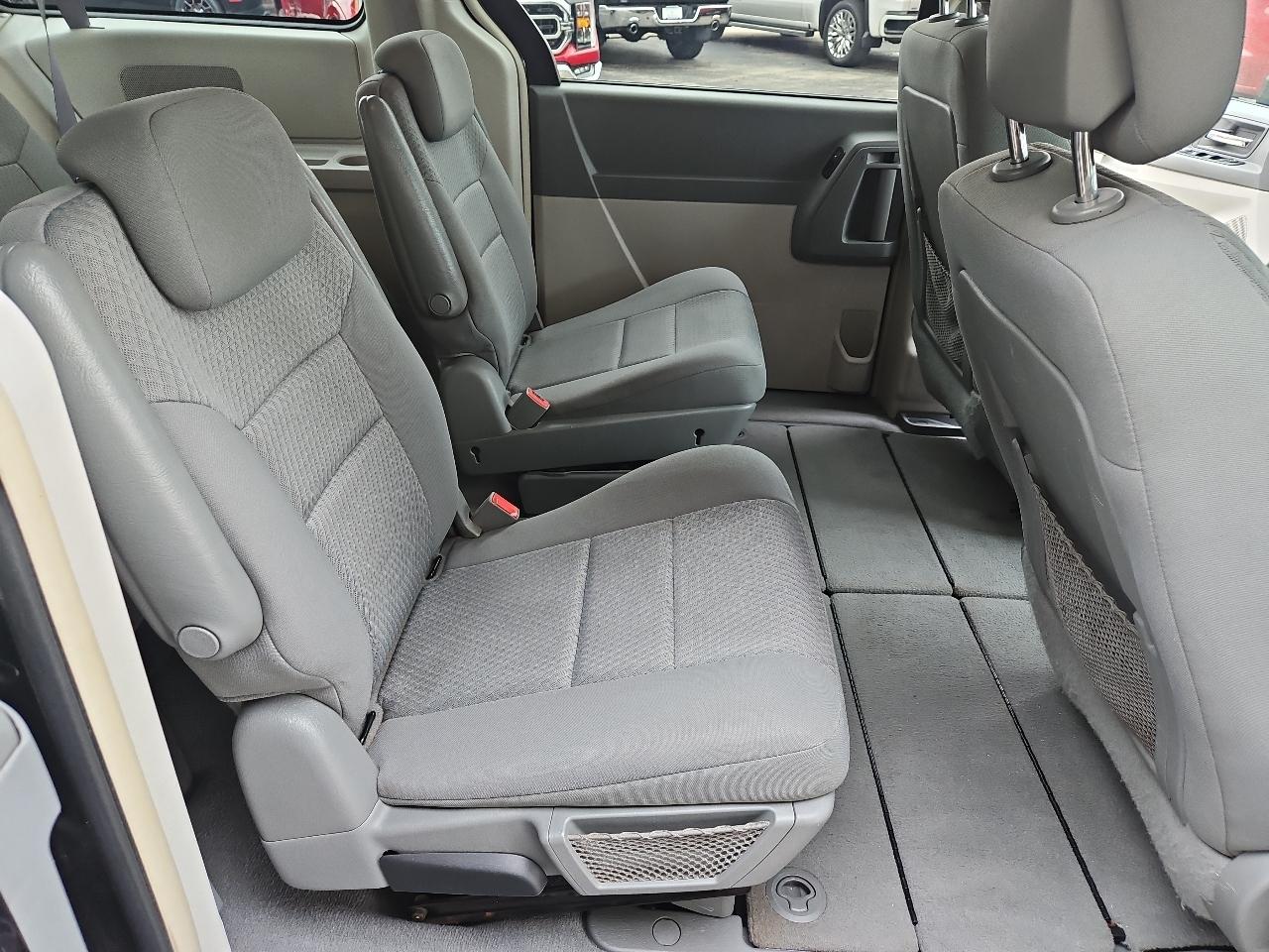 Chrysler Town & Country 4dr Wgn LX *Ltd Avail* 2010