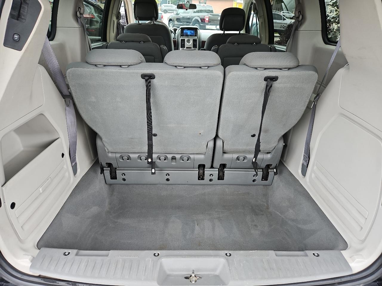 Chrysler Town & Country 4dr Wgn LX *Ltd Avail* 2010