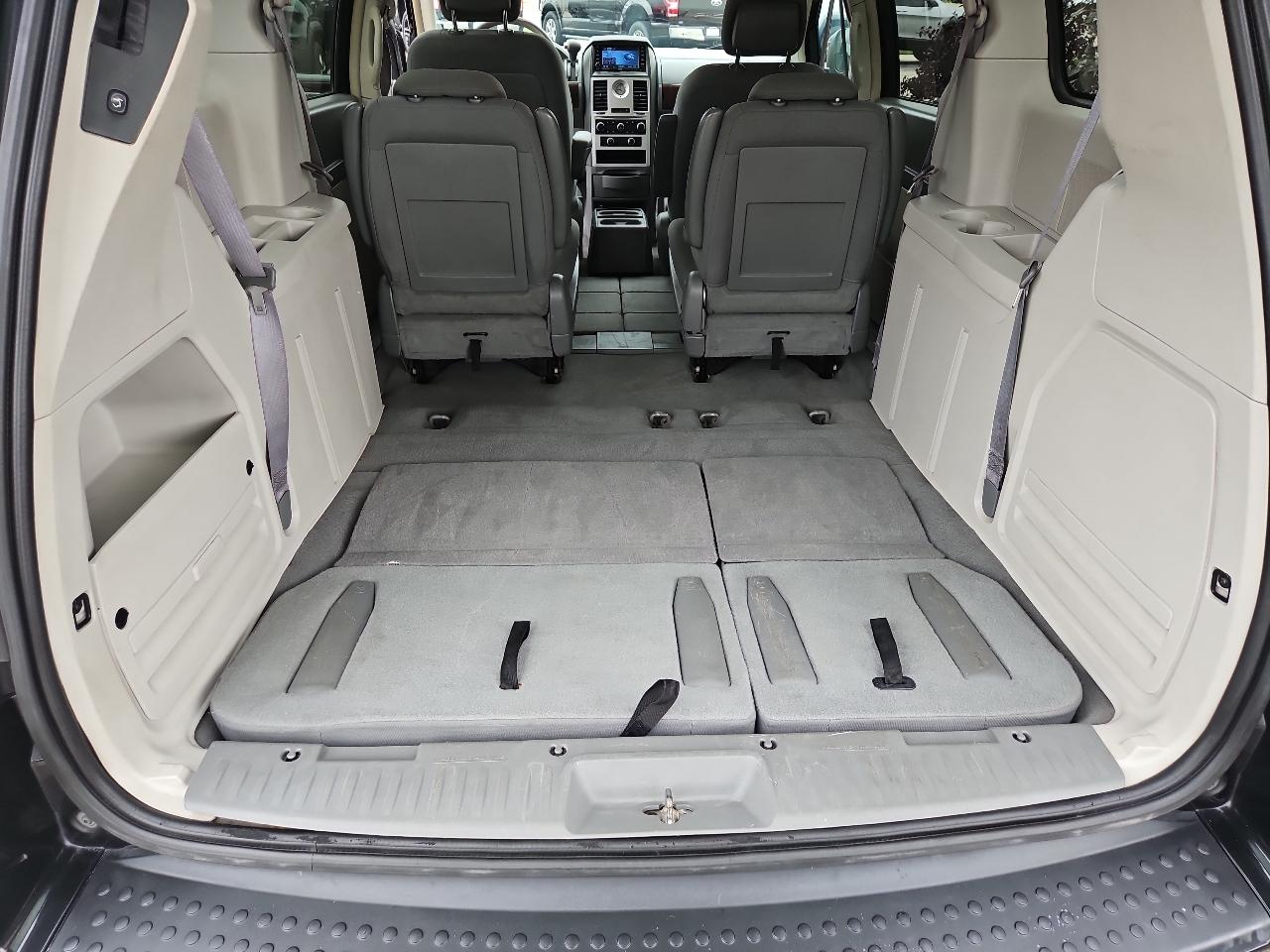 Chrysler Town & Country 4dr Wgn LX *Ltd Avail* 2010