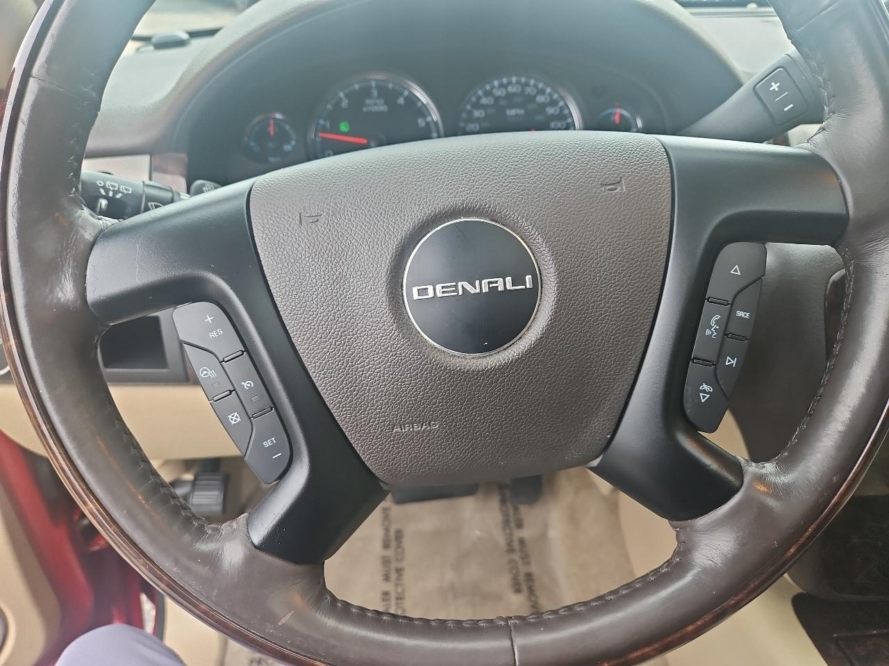 GMC Yukon XL AWD 4dr Denali 2014