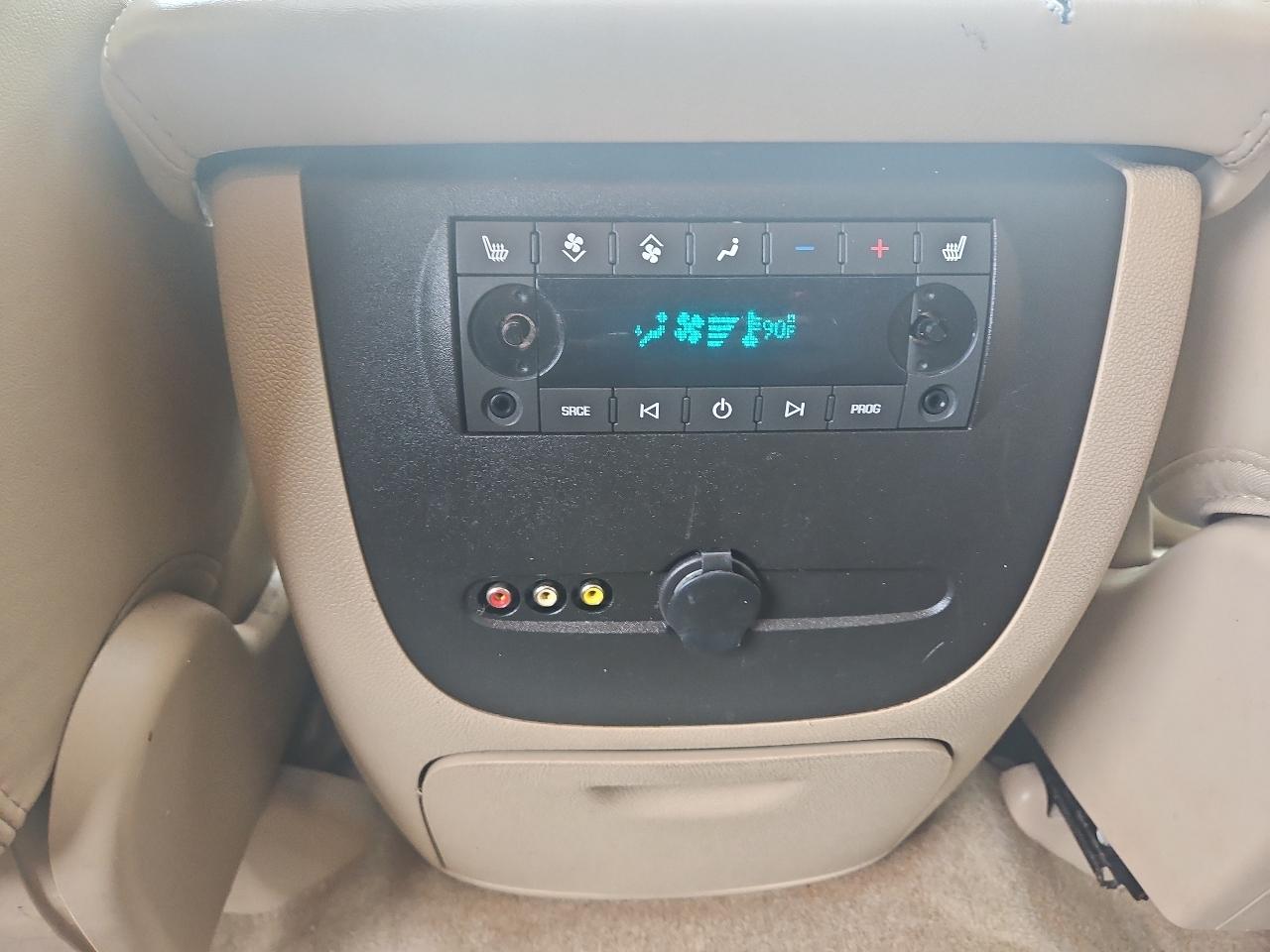 GMC Yukon XL AWD 4dr Denali 2014
