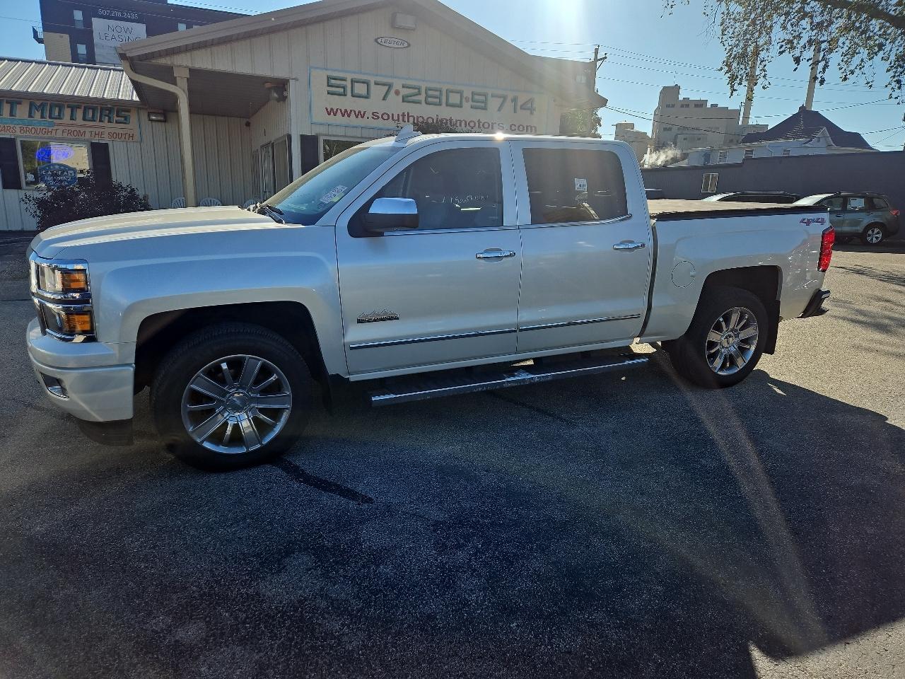 2015 Chevrolet Silverado 1500 4WD Crew Cab 143.5" High Country