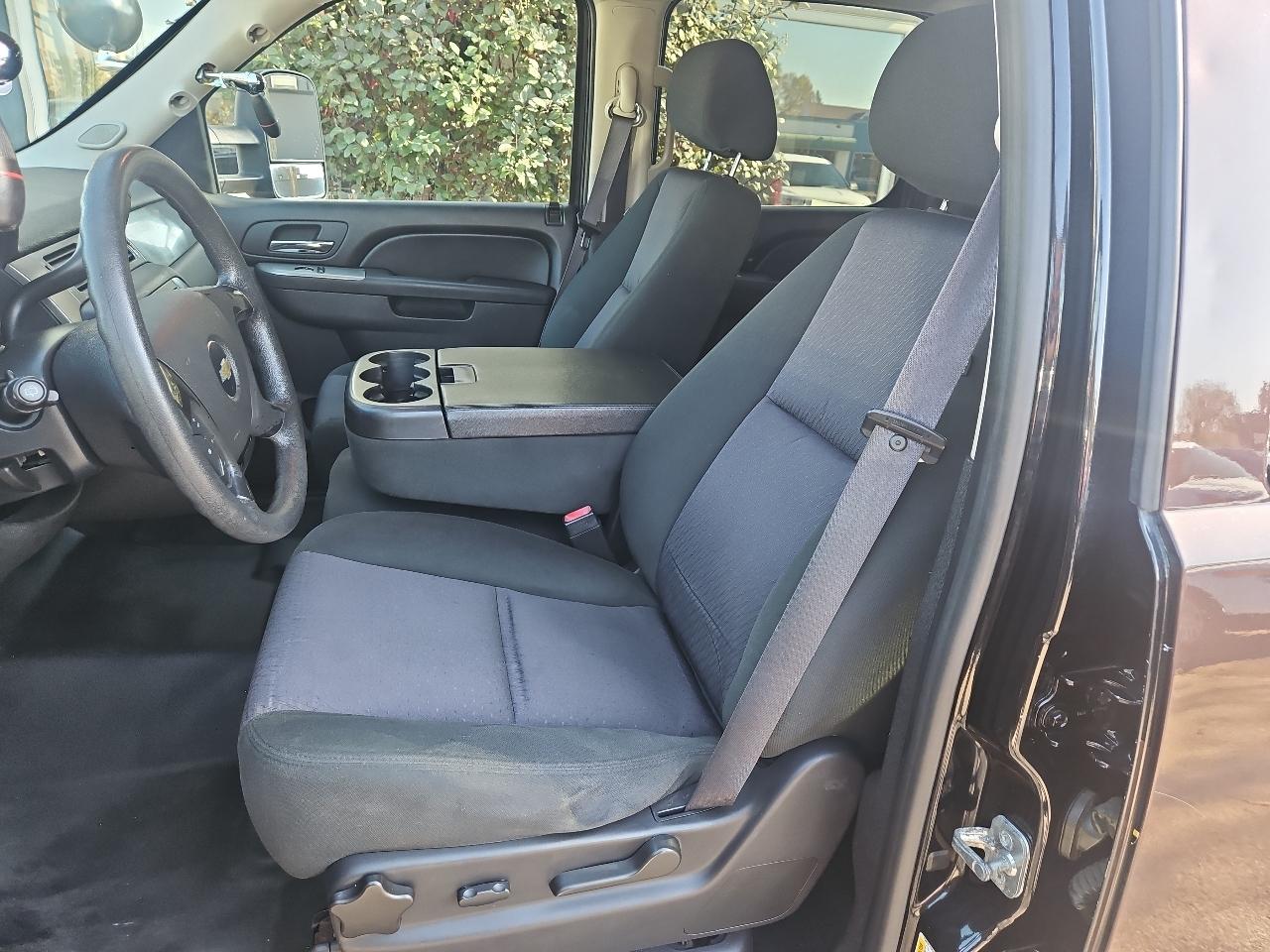 Chevrolet Suburban 4WD 4dr 2500 Commercial 2011