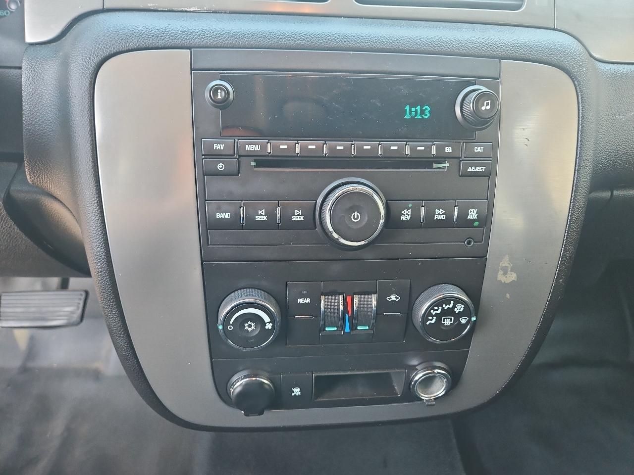 Chevrolet Suburban 4WD 4dr 2500 Commercial 2011