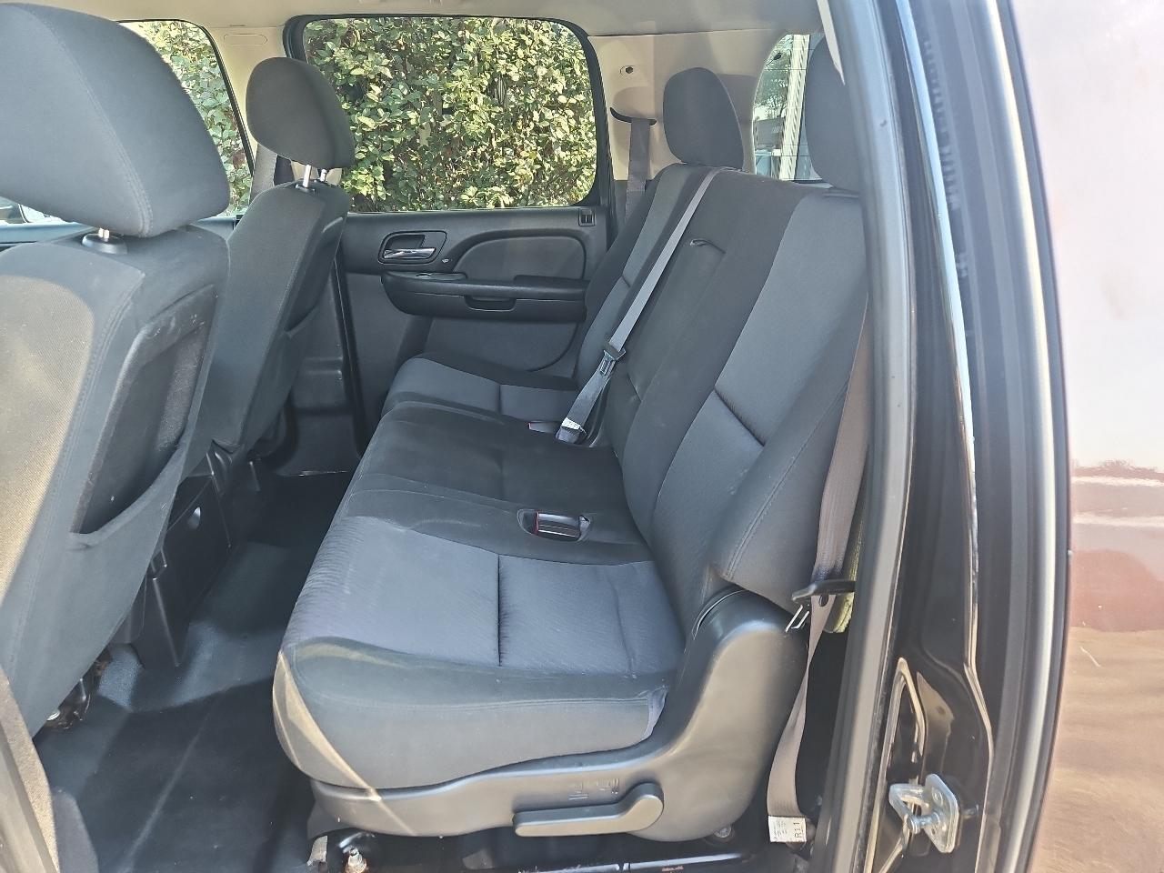 Chevrolet Suburban 4WD 4dr 2500 Commercial 2011