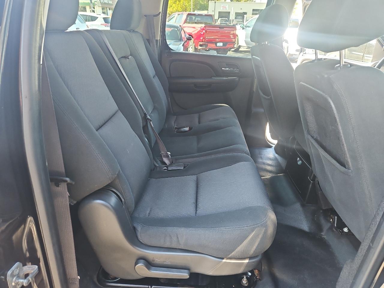 Chevrolet Suburban 4WD 4dr 2500 Commercial 2011