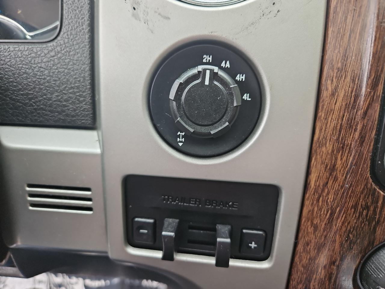 Ford F-150 4WD SuperCab 133" Lariat 2013