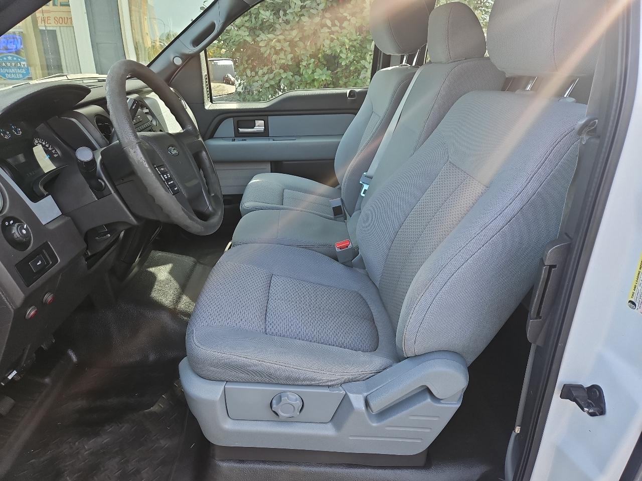 Ford F-150 4WD Reg Cab 126" STX 2014