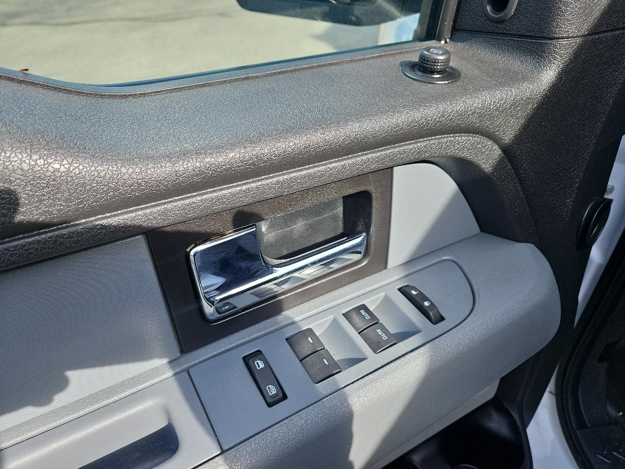 Ford F-150 4WD Reg Cab 126" STX 2014