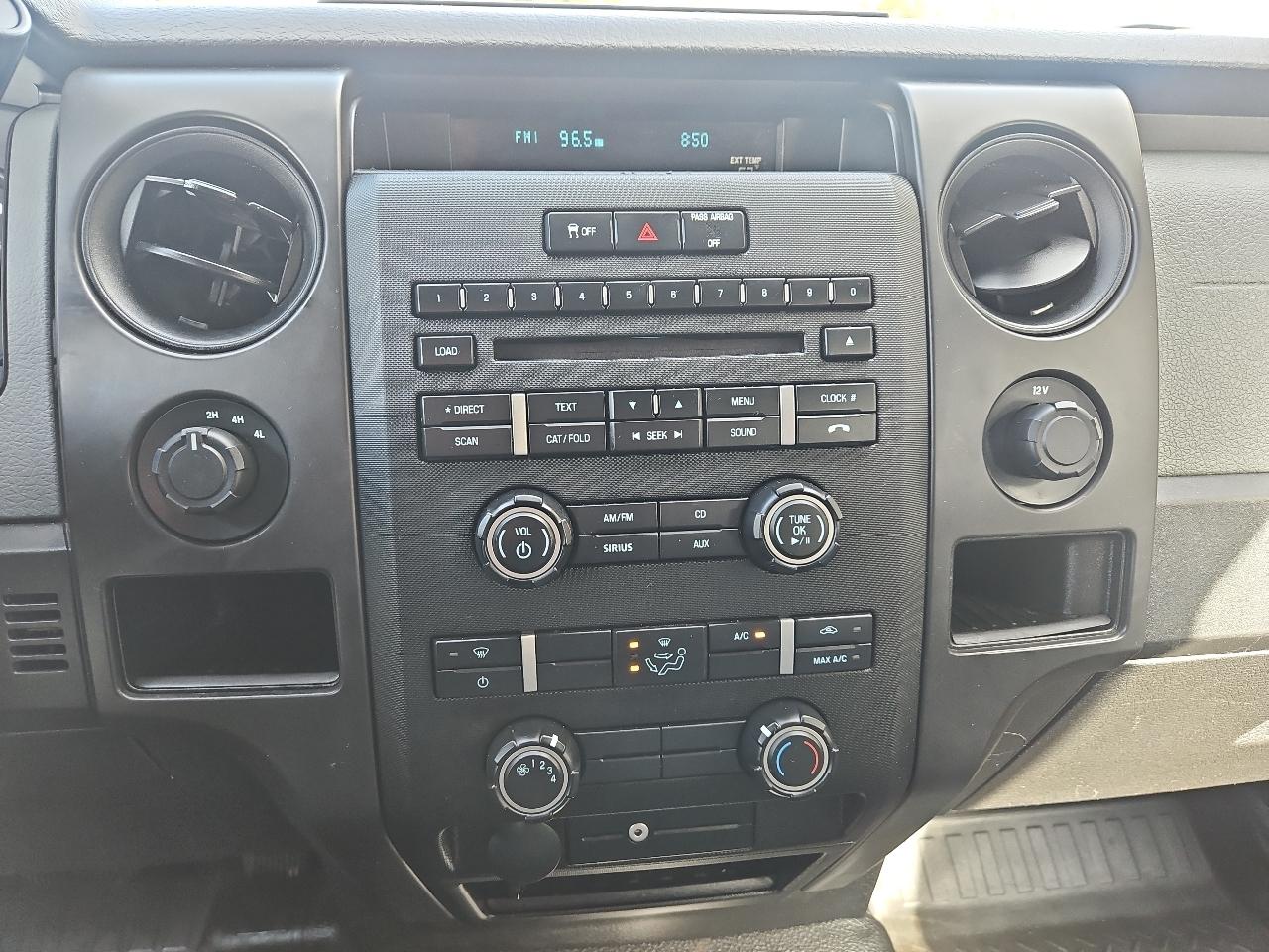 Ford F-150 4WD Reg Cab 126" STX 2014