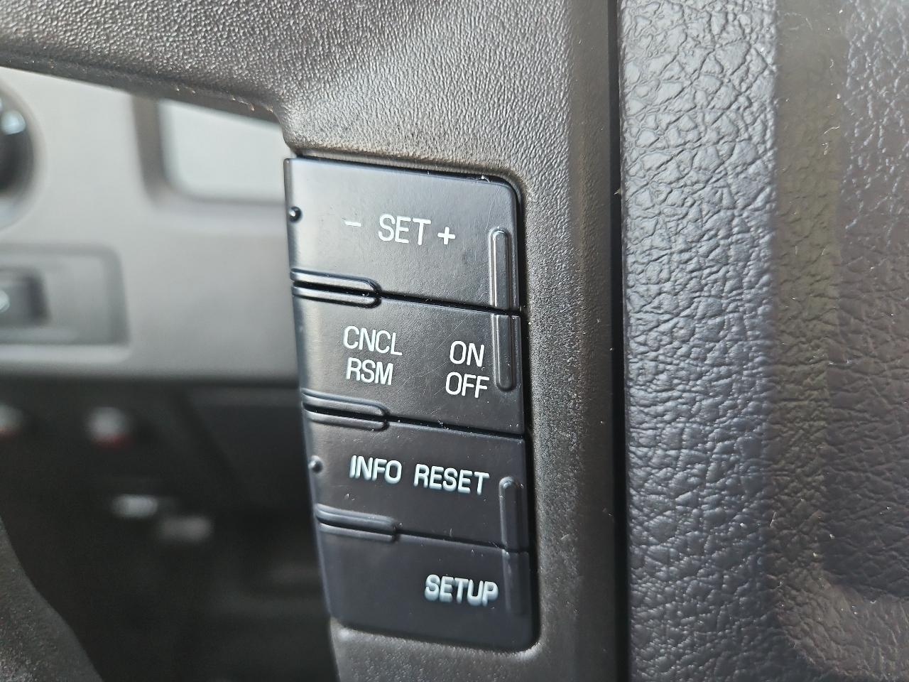 Ford F-150 4WD Reg Cab 126" STX 2014