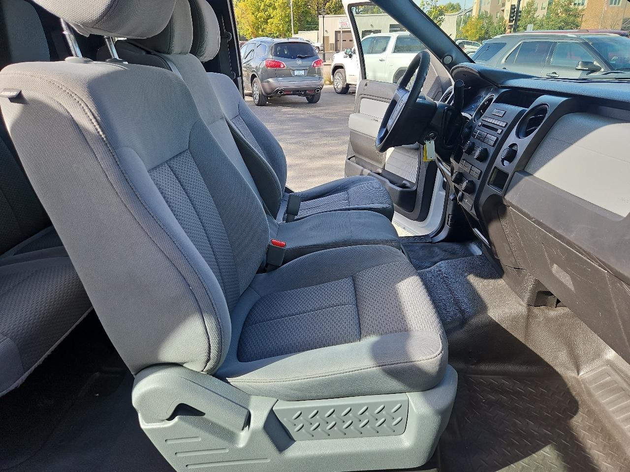 Ford F-150 4WD Reg Cab 126" STX 2014