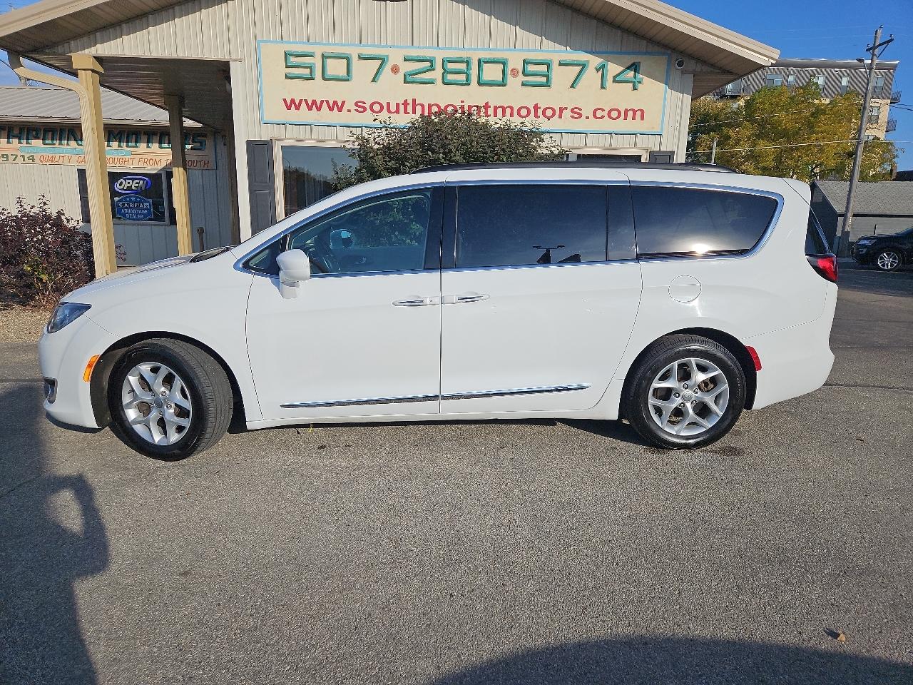 Chrysler Pacifica Touring-L FWD 2017