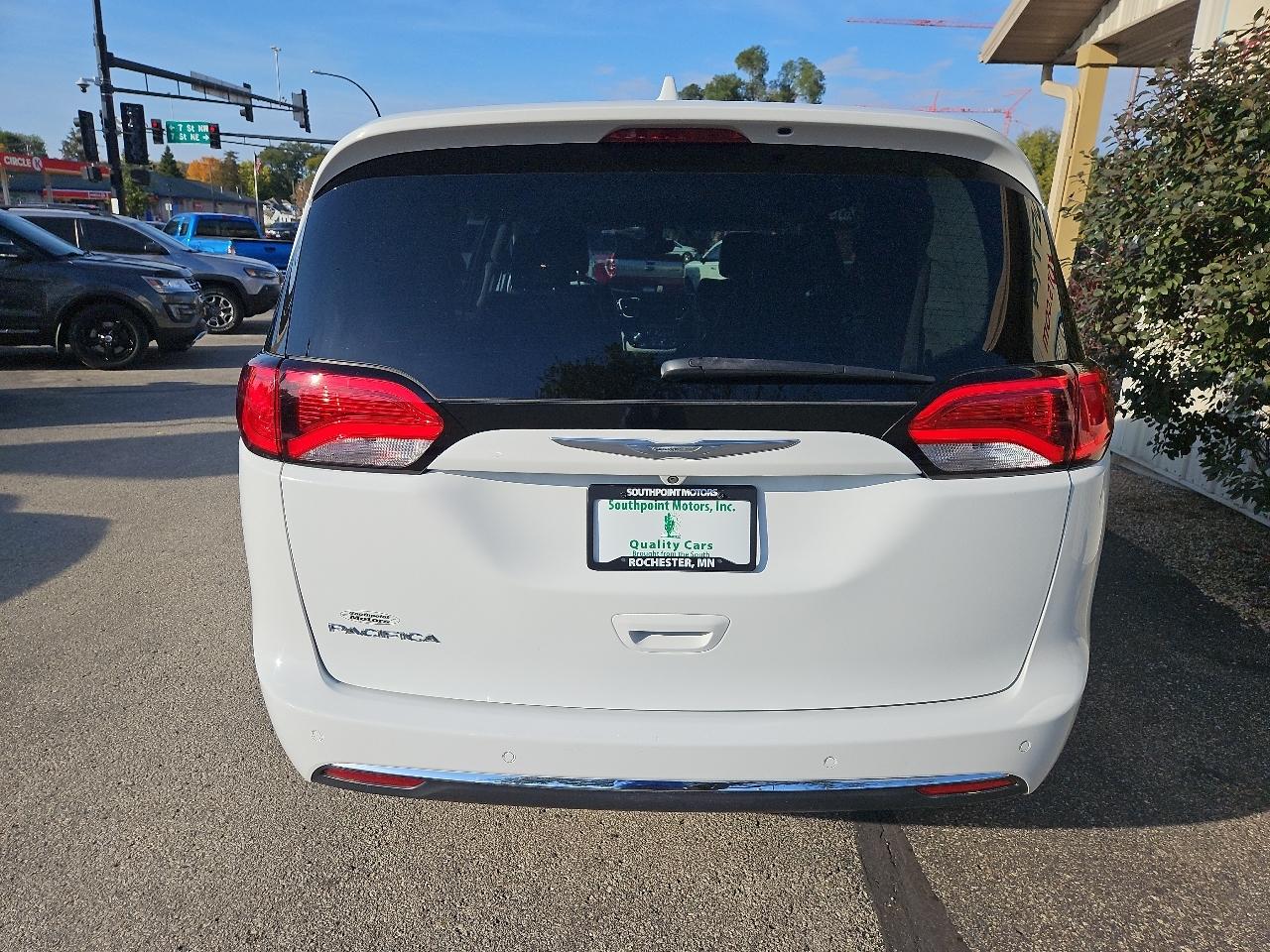 Chrysler Pacifica Touring-L FWD 2017