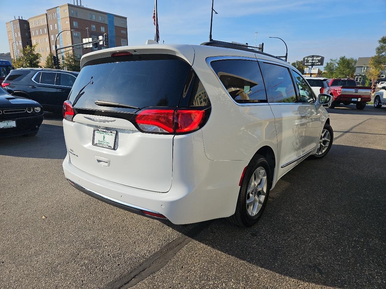 Chrysler Pacifica Touring-L FWD 2017