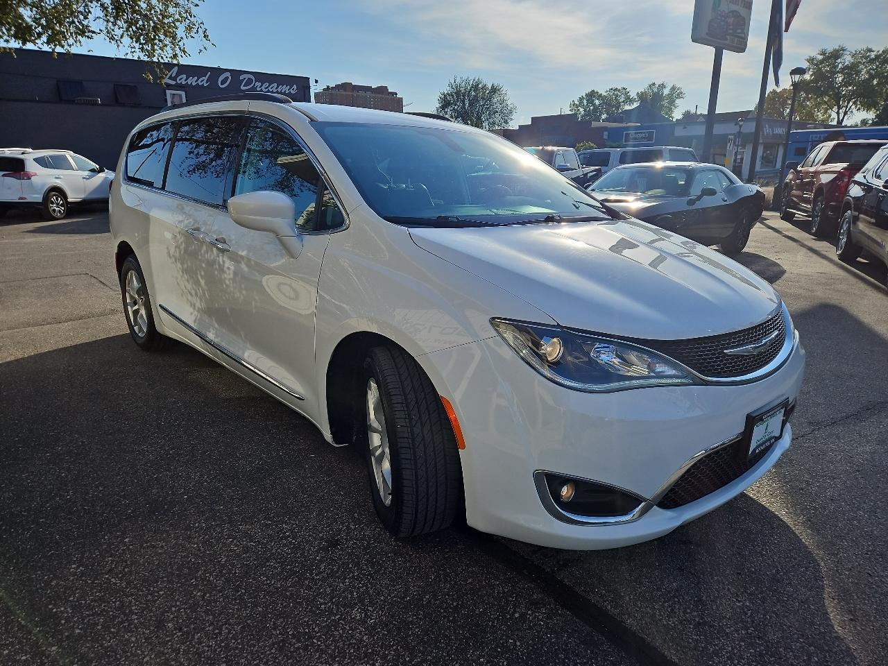 Chrysler Pacifica Touring-L FWD 2017