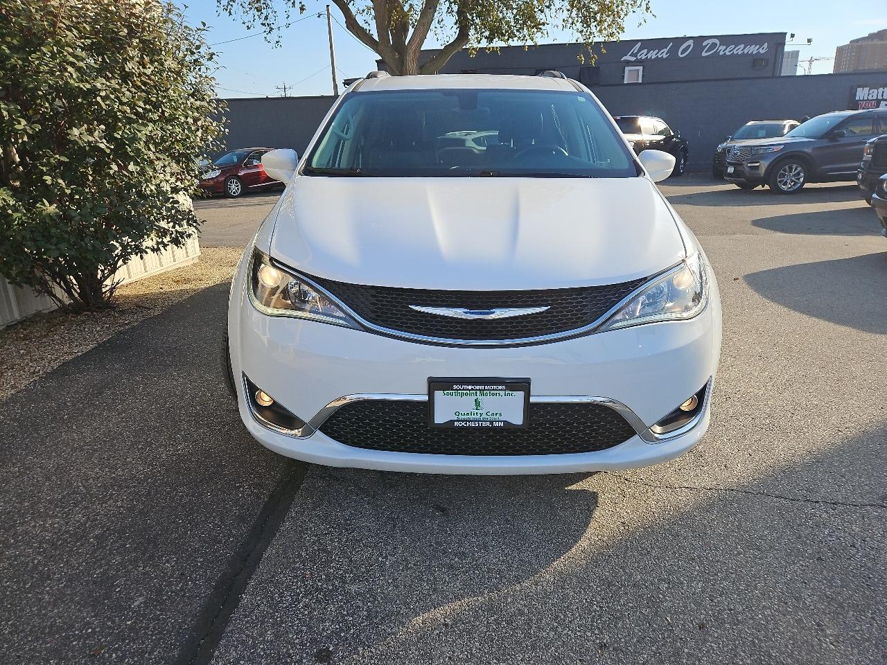 Chrysler Pacifica Touring-L FWD 2017