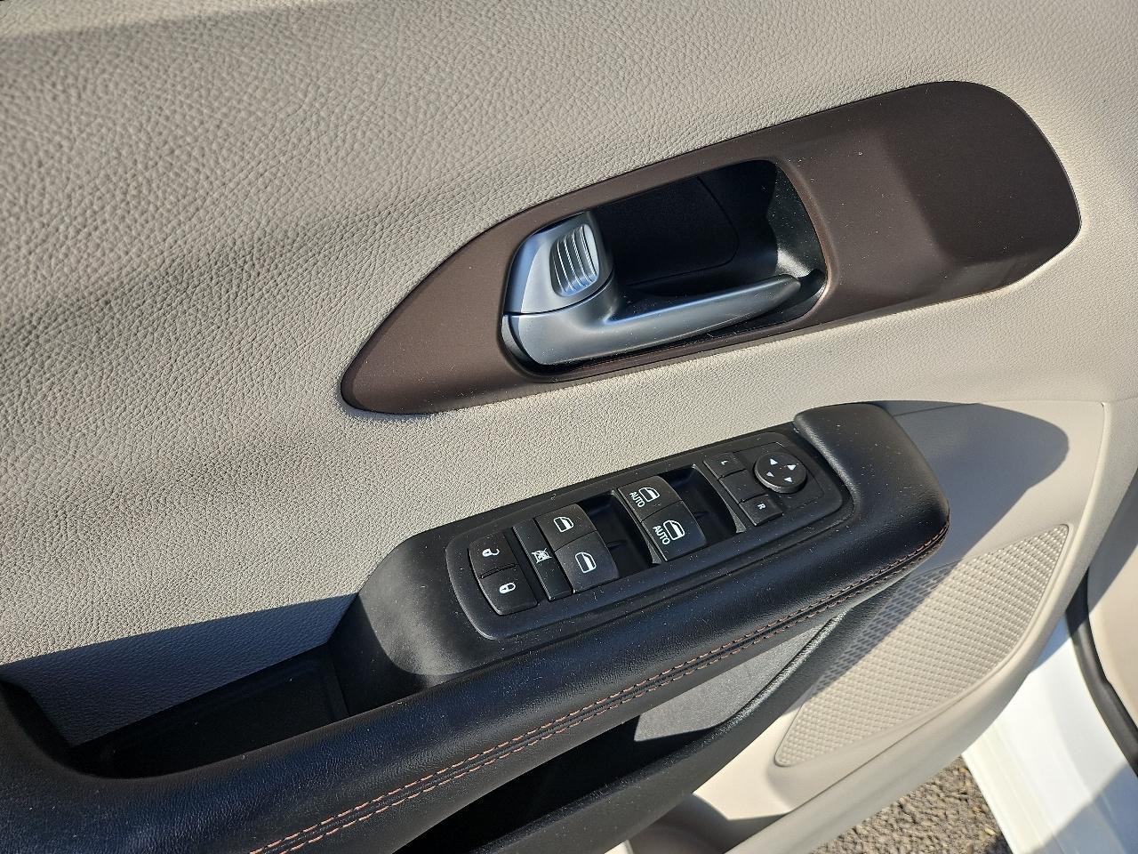 Chrysler Pacifica Touring-L FWD 2017