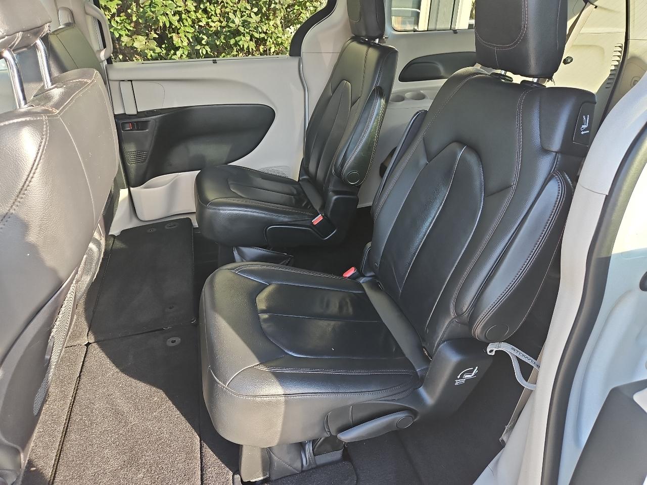 Chrysler Pacifica Touring-L FWD 2017