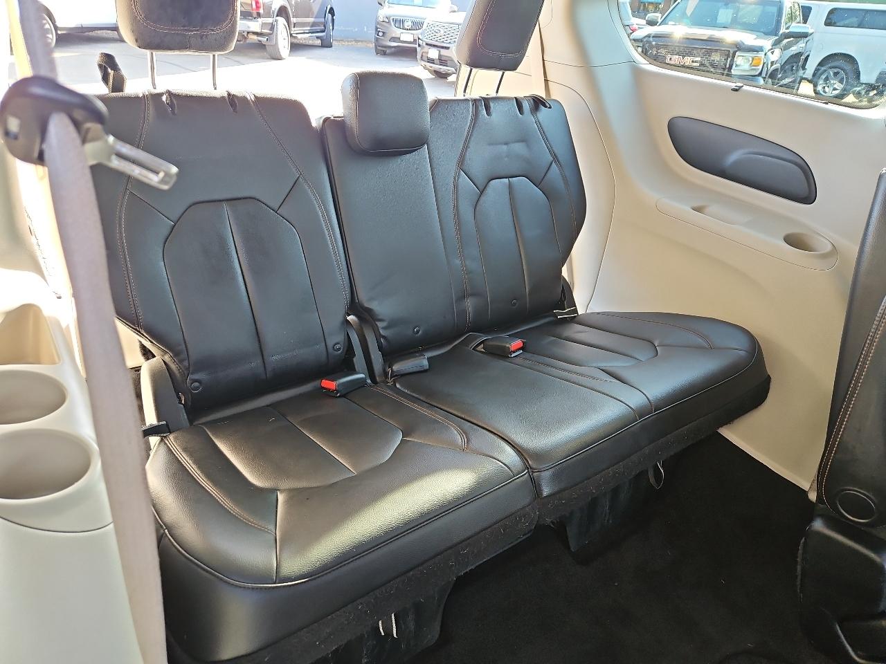 Chrysler Pacifica Touring-L FWD 2017