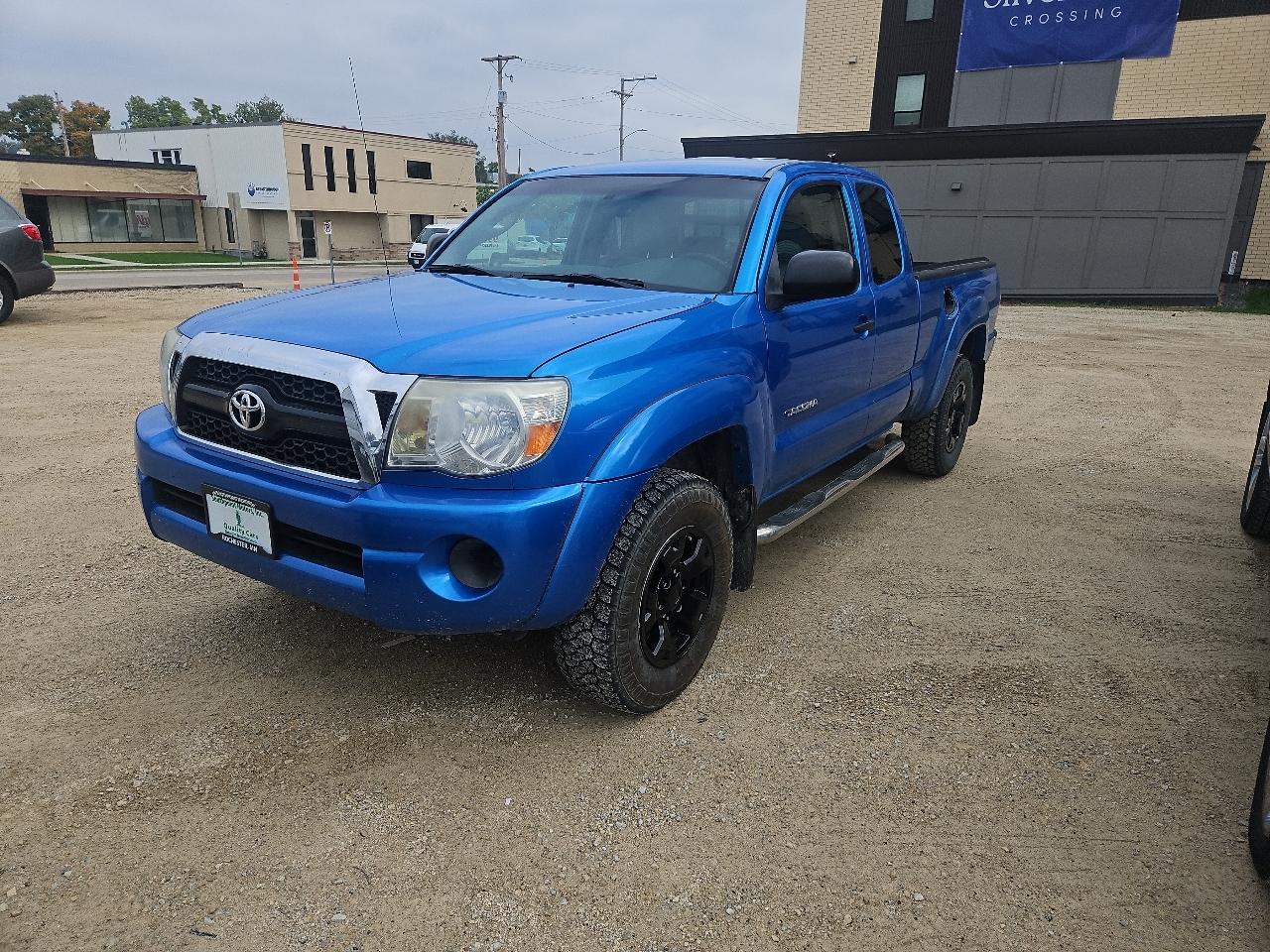 Toyota Tacoma 4WD Access I4 MT (Natl) 2011