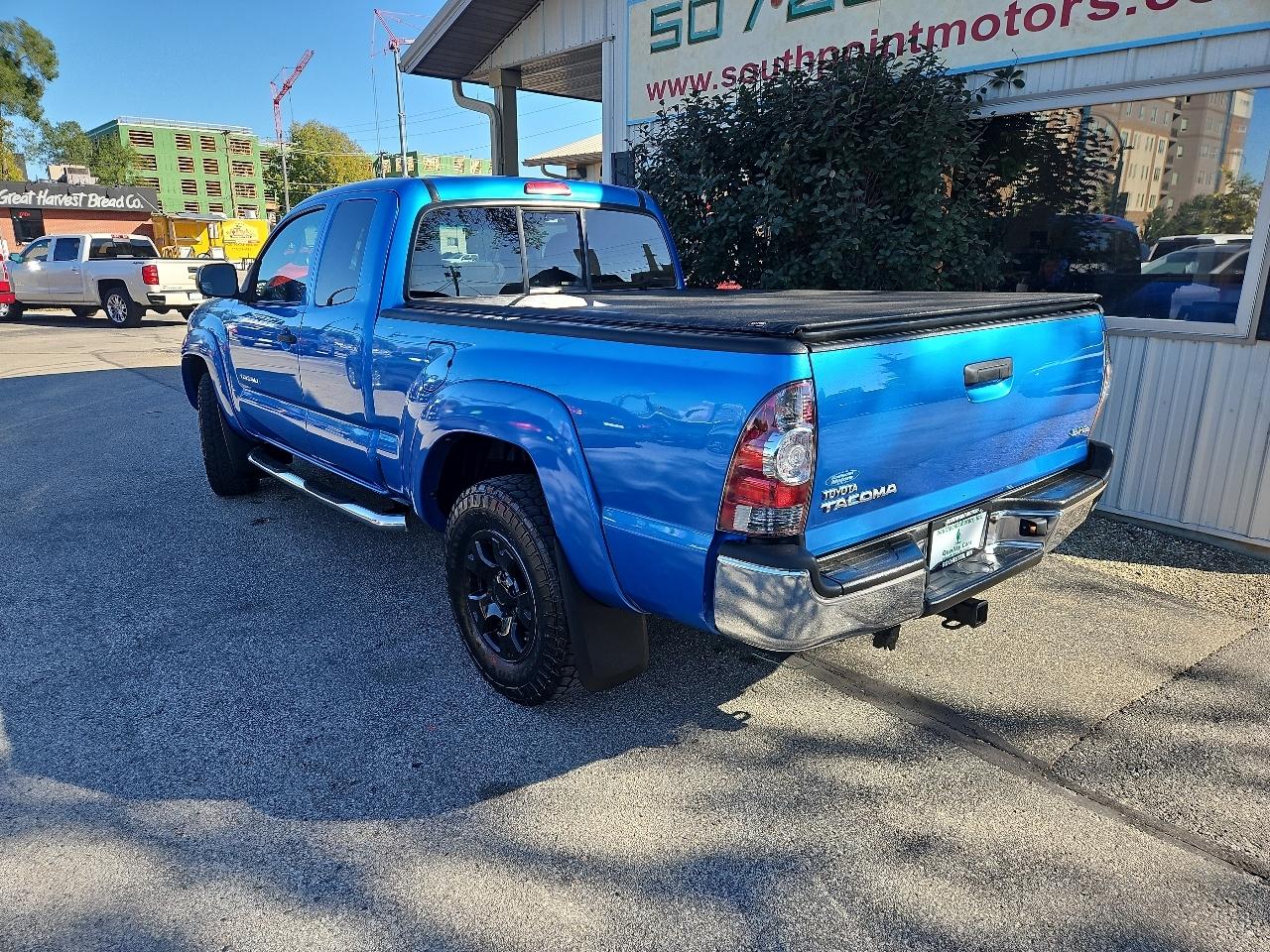 Toyota Tacoma 4WD Access I4 AT (Natl) 2011