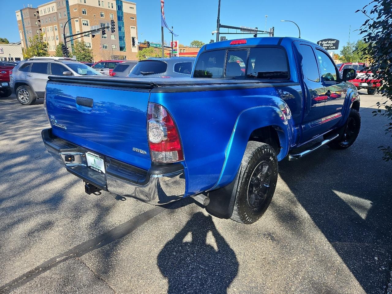 Toyota Tacoma 4WD Access I4 AT (Natl) 2011