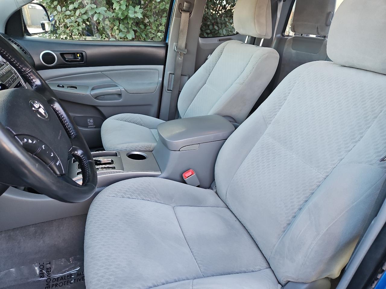 Toyota Tacoma 4WD Access I4 AT (Natl) 2011