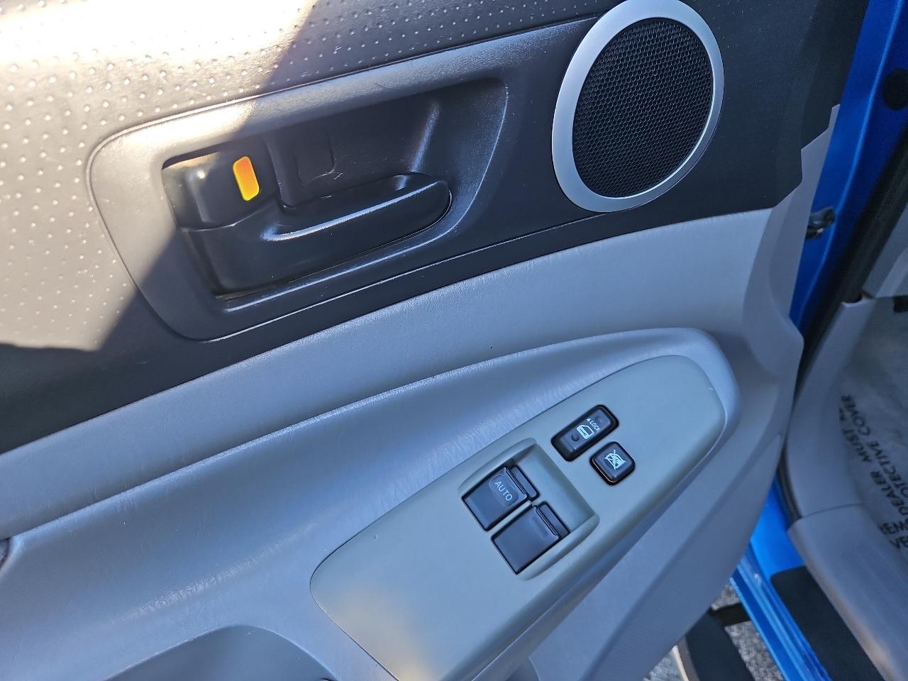 Toyota Tacoma 4WD Access I4 AT (Natl) 2011