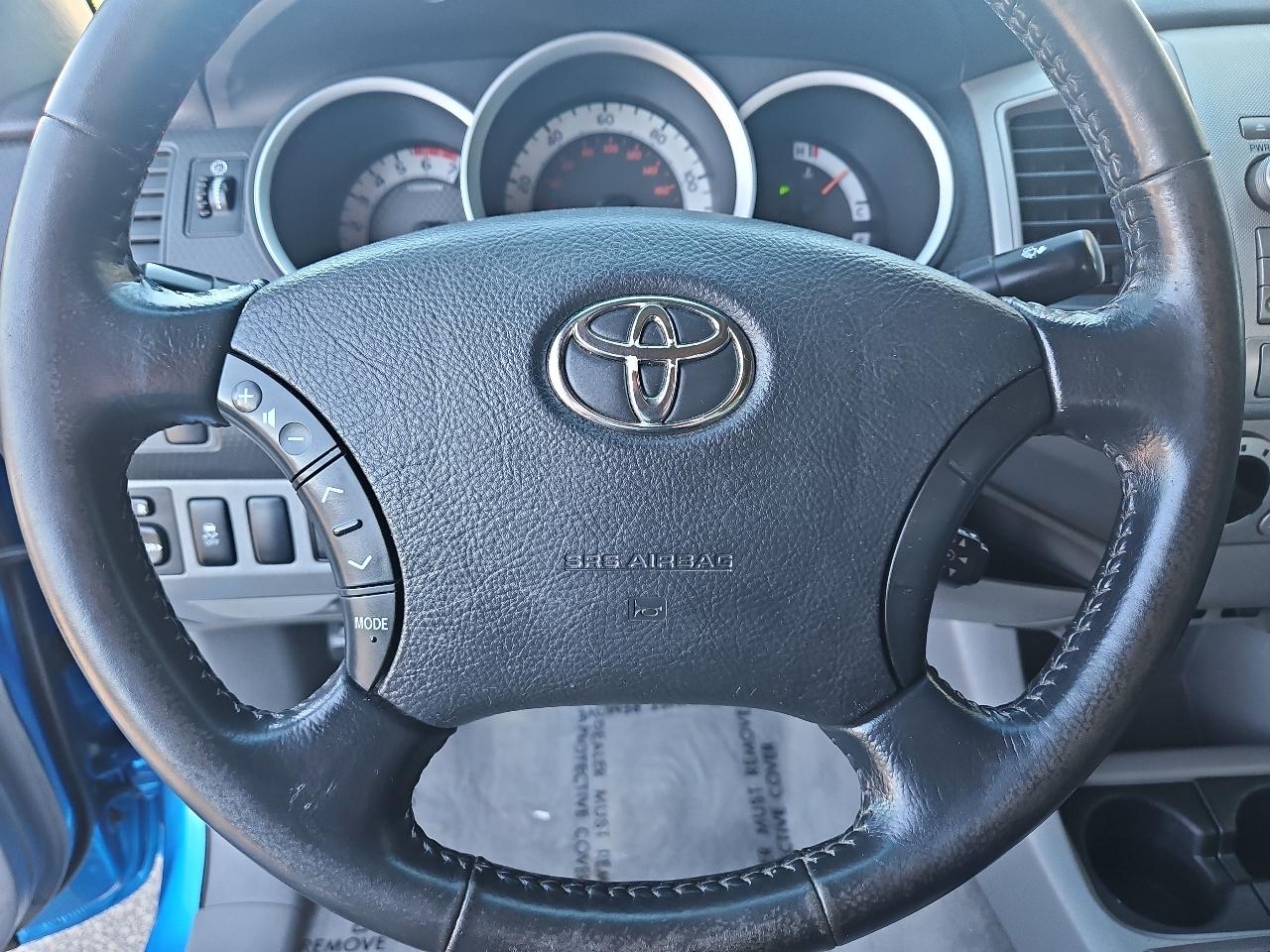 Toyota Tacoma 4WD Access I4 AT (Natl) 2011