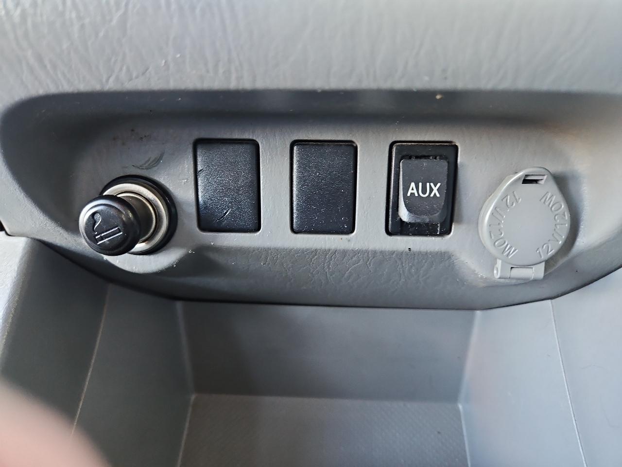 Toyota Tacoma 4WD Access I4 AT (Natl) 2011