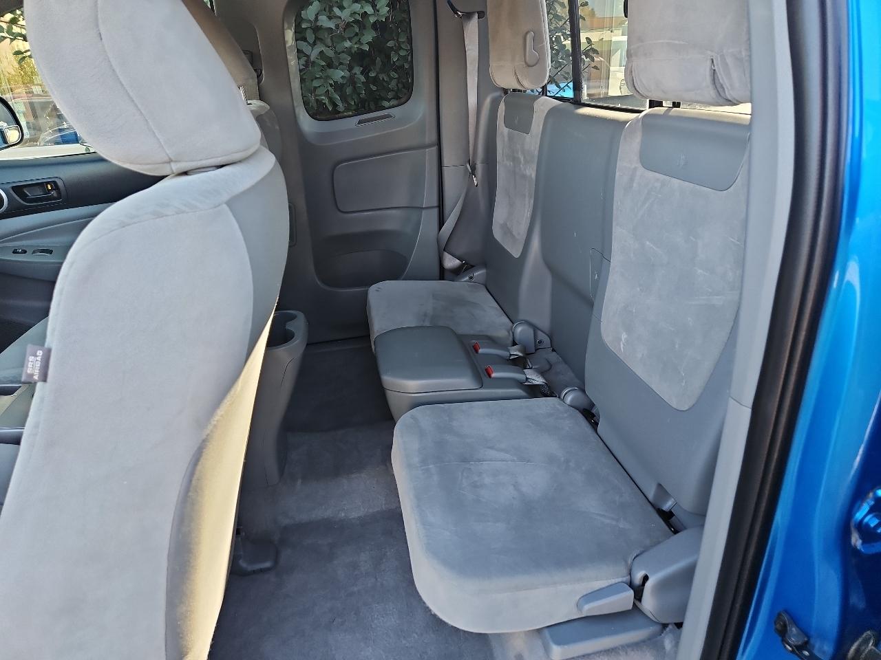 Toyota Tacoma 4WD Access I4 AT (Natl) 2011