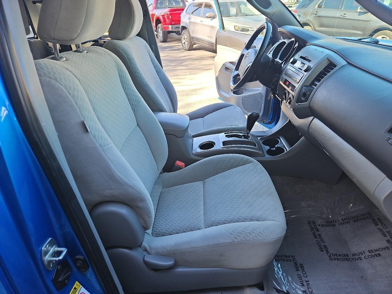 Toyota Tacoma 4WD Access I4 AT (Natl) 2011