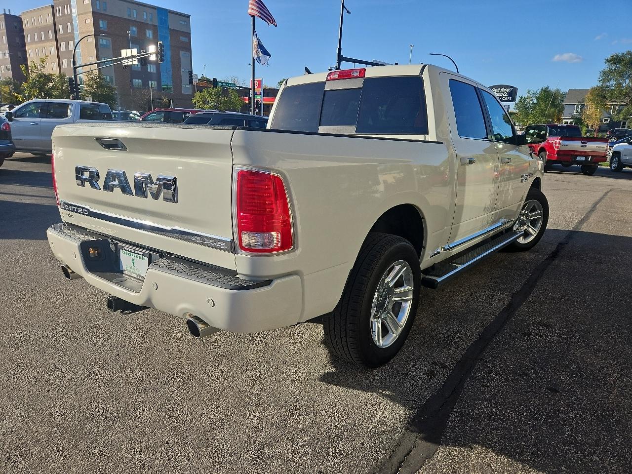 RAM 1500 4WD Crew Cab 140.5" Longhorn Limited 2016